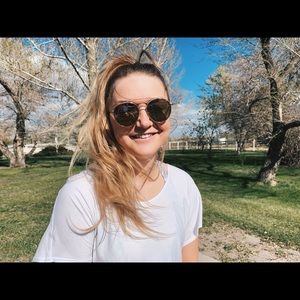 Meet your Posher, Ava